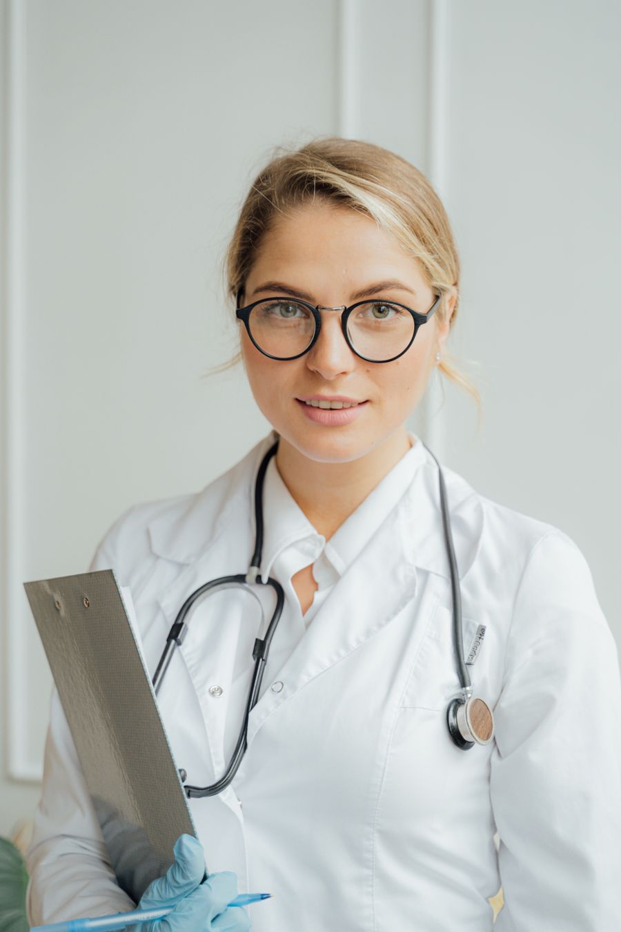 Dr. Helen Voss, ophthalmologist
